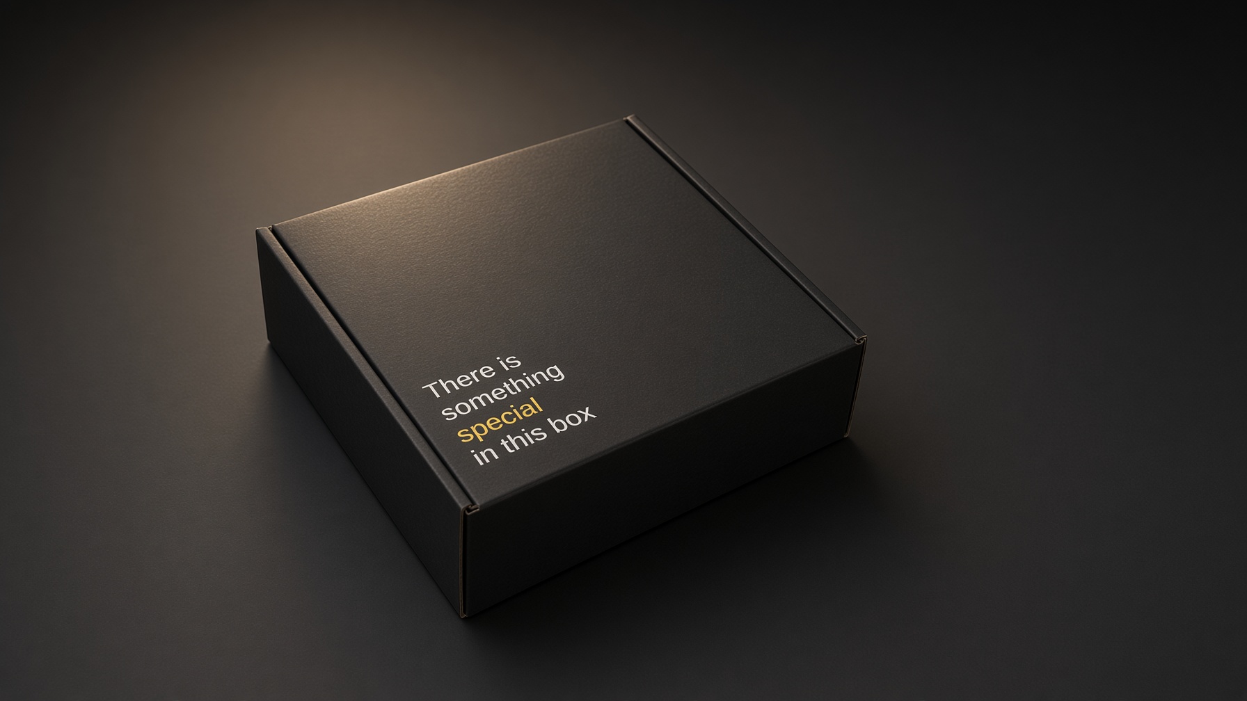 Die geschlossene MysterySnack-Box auf dunklem Untergrund